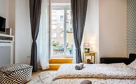 Bpr Charming Design Apartment With Balcony, A/C